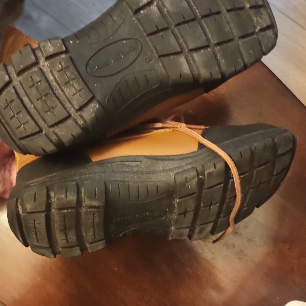 Cozy Brown and Black Winter Boots for Women - Picture 6 of 7
